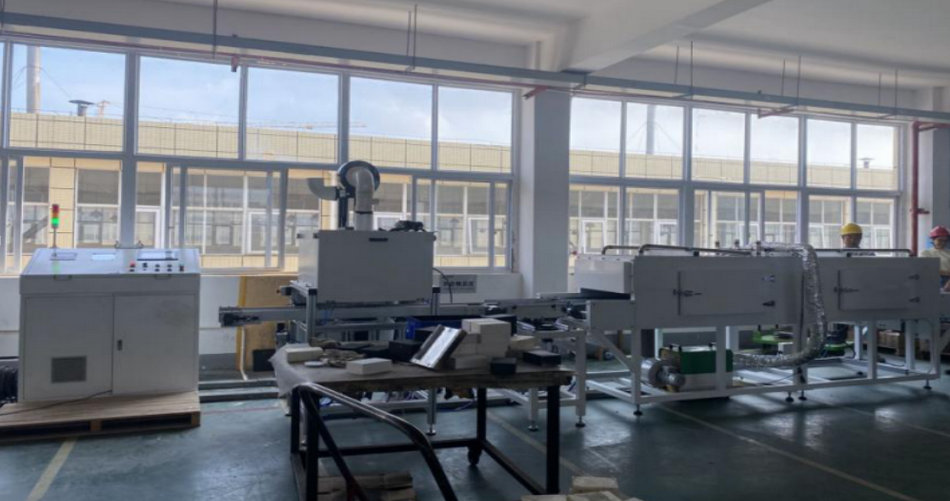 欧亚国际特瓷陶瓷橡胶复合衬板硫化喷胶线