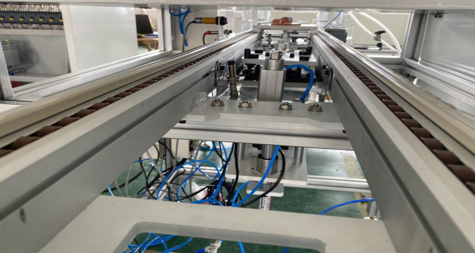 欧亚国际特瓷陶瓷橡胶复合衬板硫化喷胶线